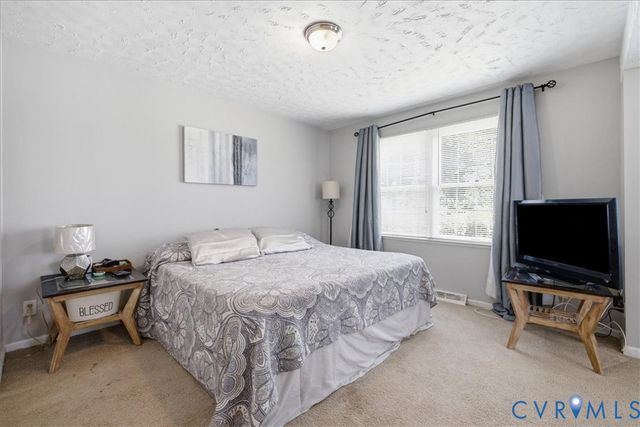 1315 Appomattox Dr, Colonial Heights, VA 23834