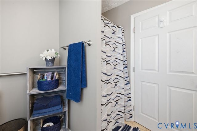 1315 Appomattox Dr, Colonial Heights, VA 23834