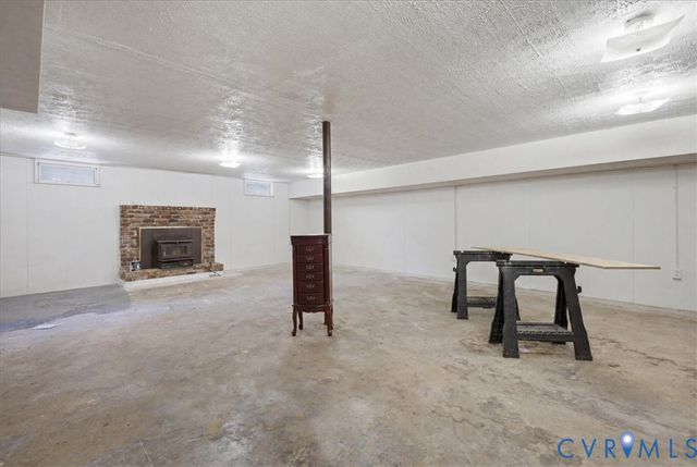 1315 Appomattox Dr, Colonial Heights, VA 23834