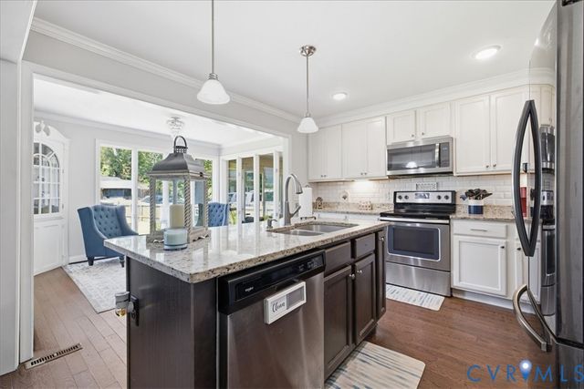 1315 Appomattox Dr, Colonial Heights, VA 23834