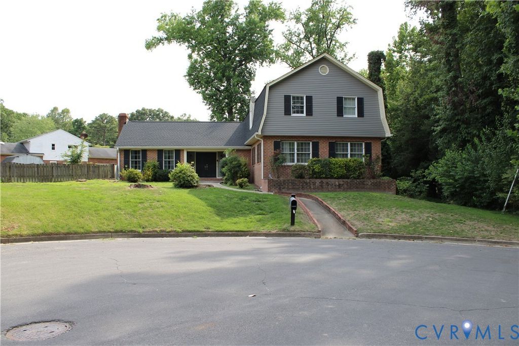 1315 Appomattox Dr, Colonial Heights, VA 23834