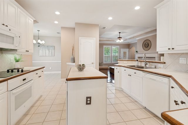 2628 Britany Circle, Bedford, TX 76022