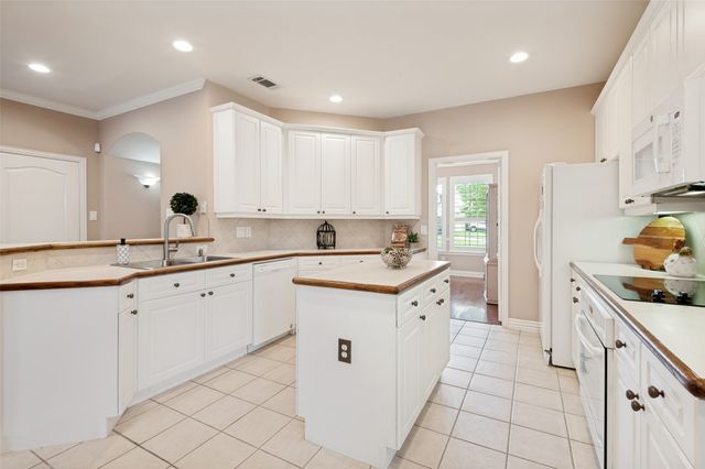 2628 Britany Circle, Bedford, TX 76022