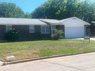 137 NE Cimarron Trail, Lawton, OK 73505