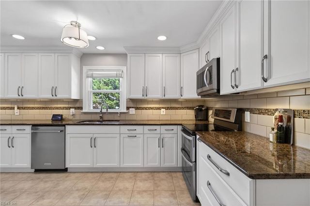 625 Briarwood Dr, Chesapeake, VA 23322