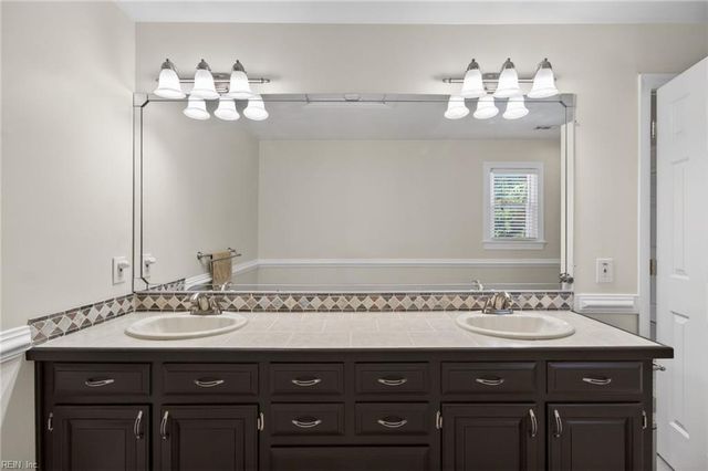 625 Briarwood Dr, Chesapeake, VA 23322