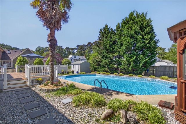 625 Briarwood Dr, Chesapeake, VA 23322