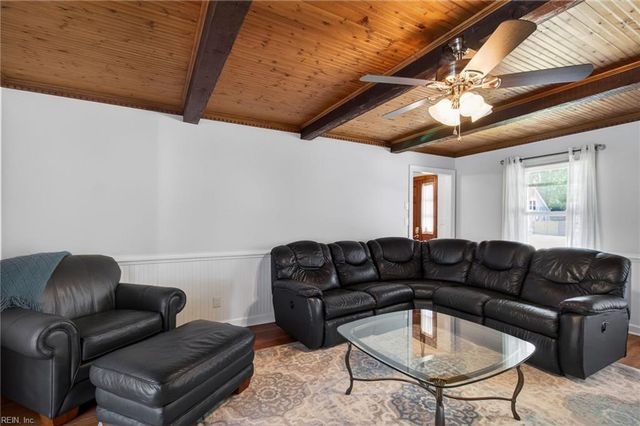 625 Briarwood Dr, Chesapeake, VA 23322