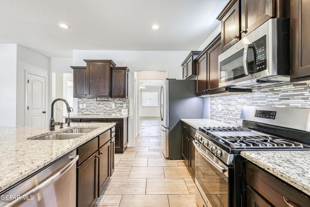1731 BREEDER CUP Way, El Paso, TX 79928