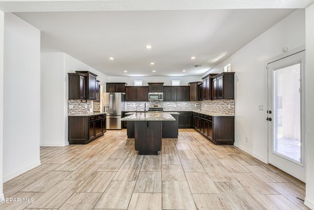 1731 BREEDER CUP Way, El Paso, TX 79928