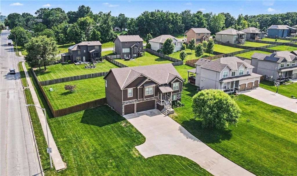 3709 NE 80th Street, Kansas City, MO 64119