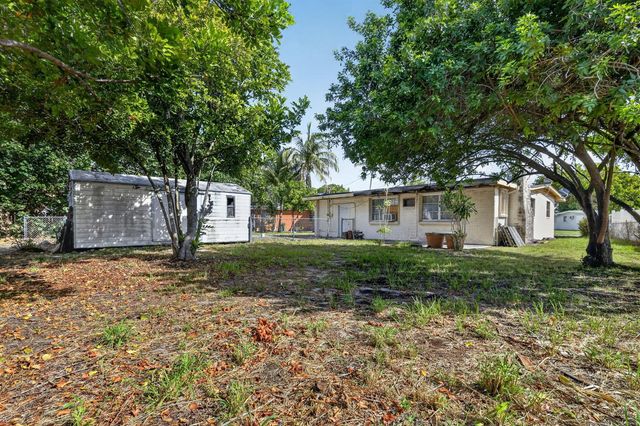 189 Morgans Way, Palm Springs, FL 33461