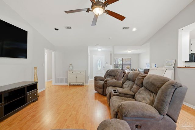 2569 Cypress Point Cir, Navarre, FL 32566