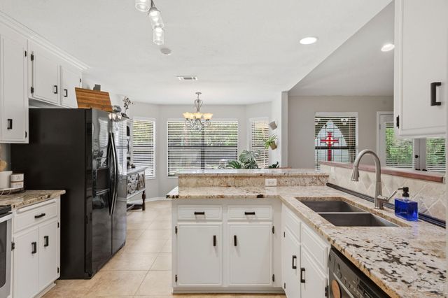 2569 Cypress Point Cir, Navarre, FL 32566