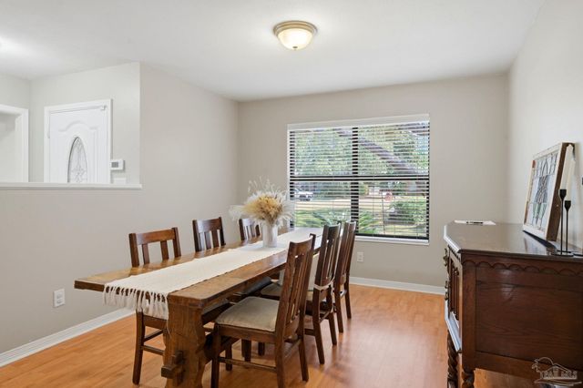 2569 Cypress Point Cir, Navarre, FL 32566