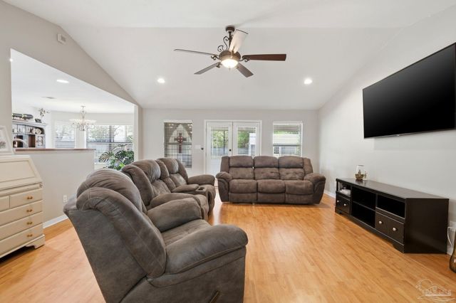 2569 Cypress Point Cir, Navarre, FL 32566