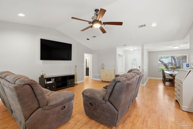 2569 Cypress Point Cir, Navarre, FL 32566