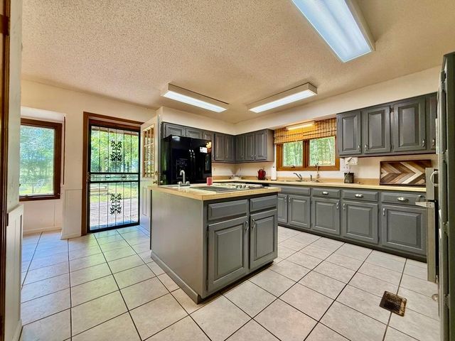 10 WHITE OAK DR, Moscow, TN 38057