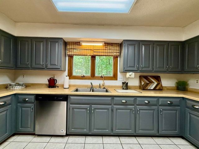 10 WHITE OAK DR, Moscow, TN 38057