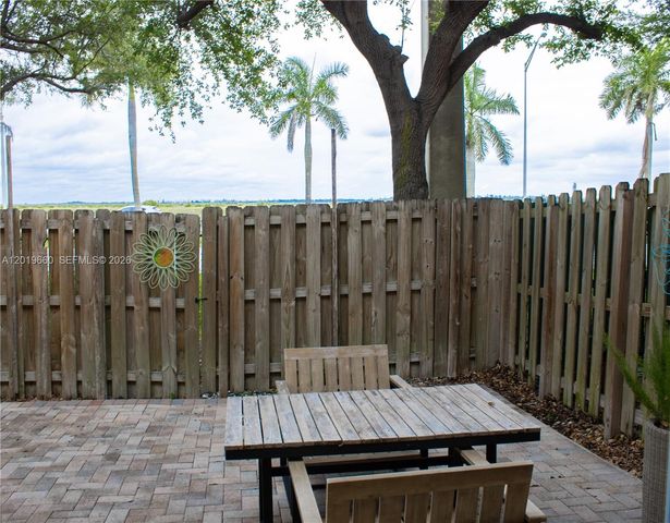 14909 SW 8th Ter, Miami, FL 33194