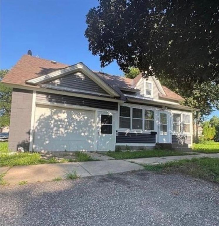 915 3rd Avenue NW, Faribault, MN 55021
