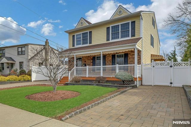 488 Fairlawn Parkway, Saddle Brook, NJ 07663