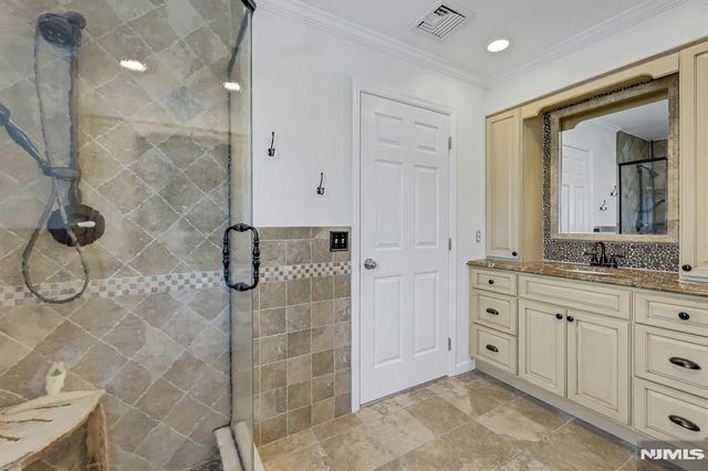 488 Fairlawn Parkway, Saddle Brook, NJ 07663