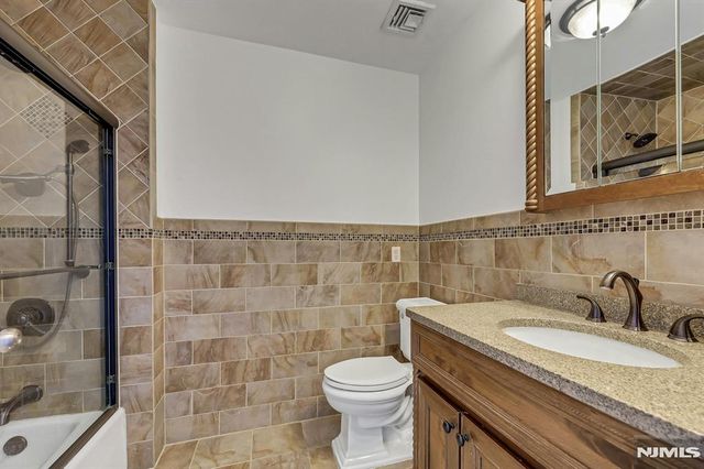 488 Fairlawn Parkway, Saddle Brook, NJ 07663