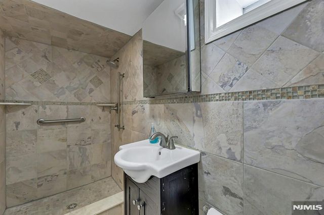 488 Fairlawn Parkway, Saddle Brook, NJ 07663