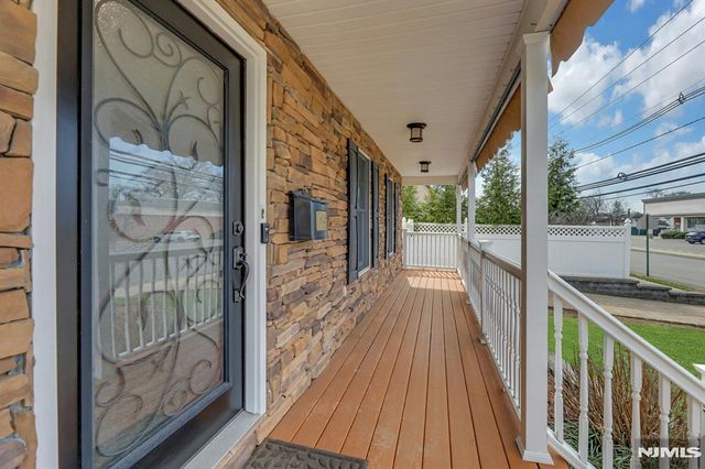 488 Fairlawn Parkway, Saddle Brook, NJ 07663