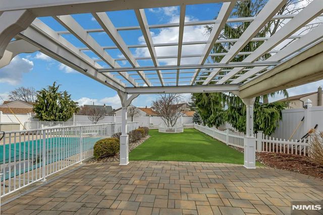 488 Fairlawn Parkway, Saddle Brook, NJ 07663