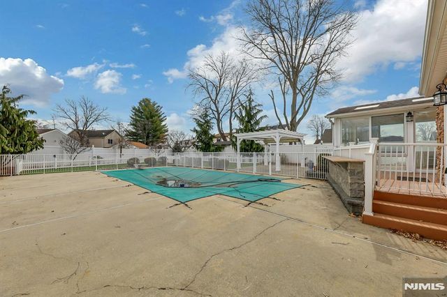 488 Fairlawn Parkway, Saddle Brook, NJ 07663
