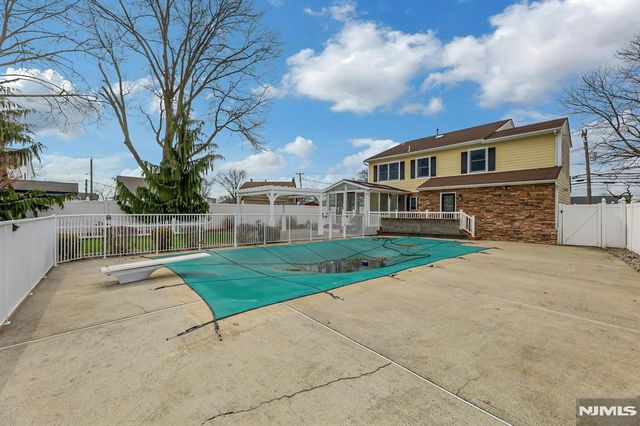 488 Fairlawn Parkway, Saddle Brook, NJ 07663