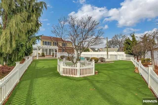 488 Fairlawn Parkway, Saddle Brook, NJ 07663