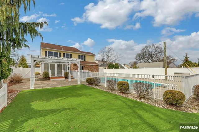 488 Fairlawn Parkway, Saddle Brook, NJ 07663