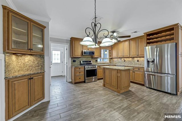 488 Fairlawn Parkway, Saddle Brook, NJ 07663