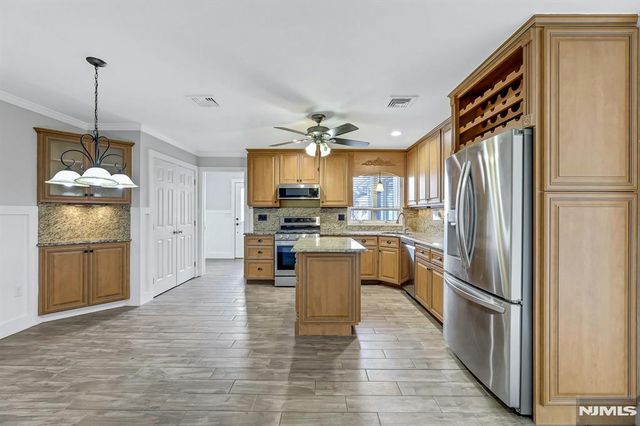 488 Fairlawn Parkway, Saddle Brook, NJ 07663