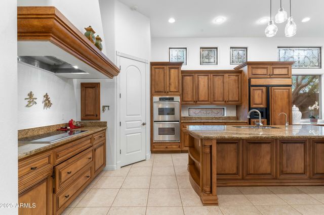 9869 E DAVENPORT Drive, Scottsdale, AZ 85260