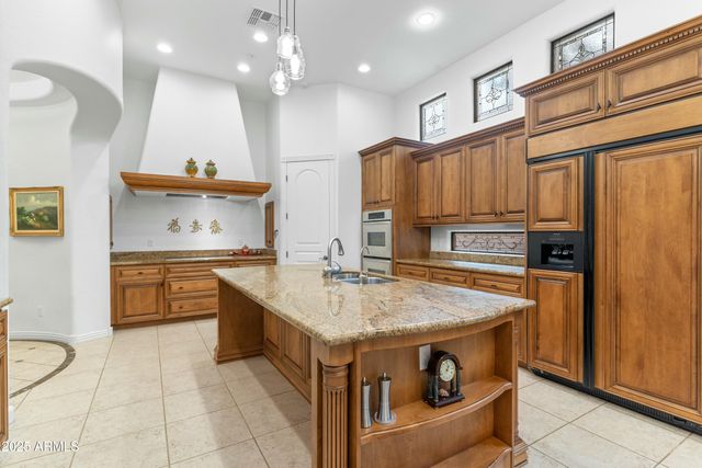 9869 E DAVENPORT Drive, Scottsdale, AZ 85260