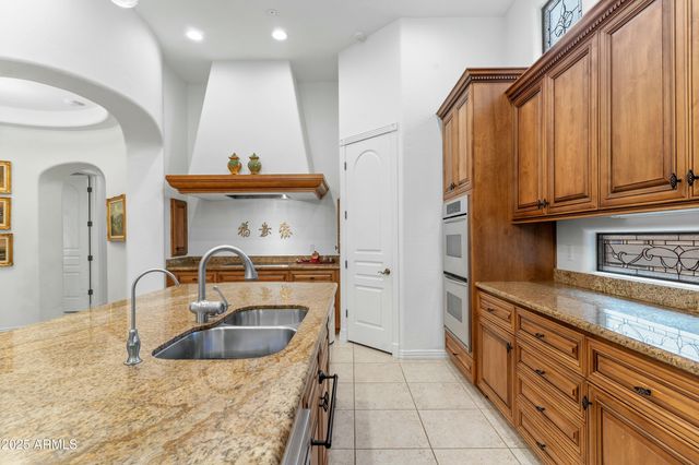 9869 E DAVENPORT Drive, Scottsdale, AZ 85260