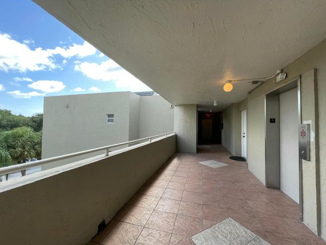 5910 Morningstar Circle 403, Delray Beach, FL 33484