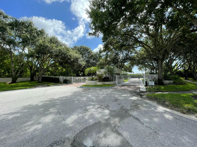 5910 Morningstar Circle 403, Delray Beach, FL 33484