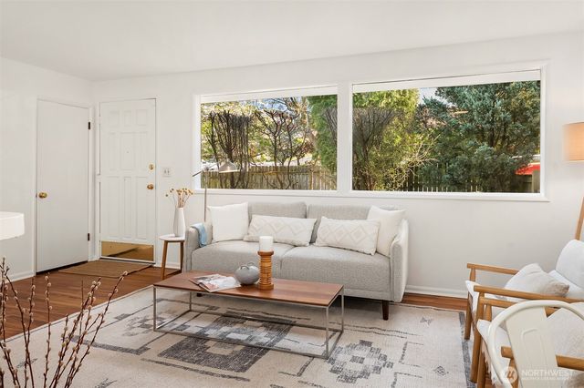 1403 W Dravus Street, Seattle, WA 98119