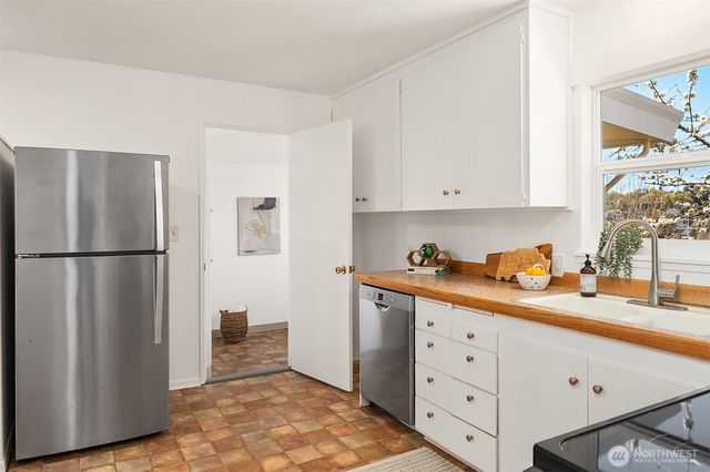 1403 W Dravus Street, Seattle, WA 98119