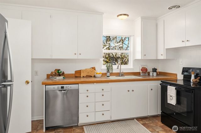 1403 W Dravus Street, Seattle, WA 98119