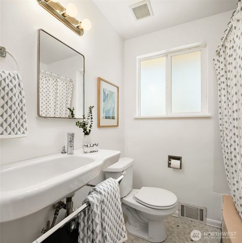 1403 W Dravus Street, Seattle, WA 98119