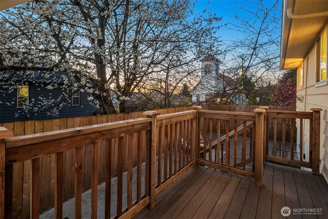 1403 W Dravus Street, Seattle, WA 98119