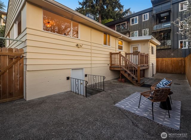 1403 W Dravus Street, Seattle, WA 98119