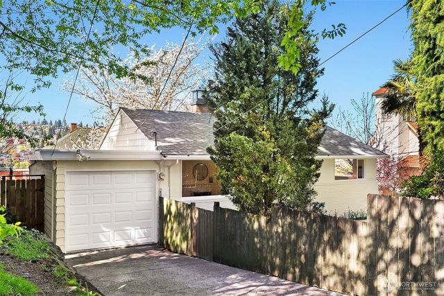 1403 W Dravus Street, Seattle, WA 98119