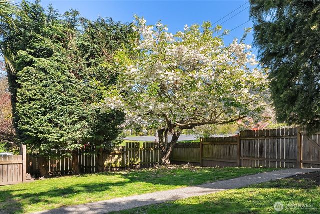 1403 W Dravus Street, Seattle, WA 98119